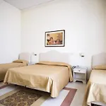 Domus San Vincenzo Frühstückspension 3*