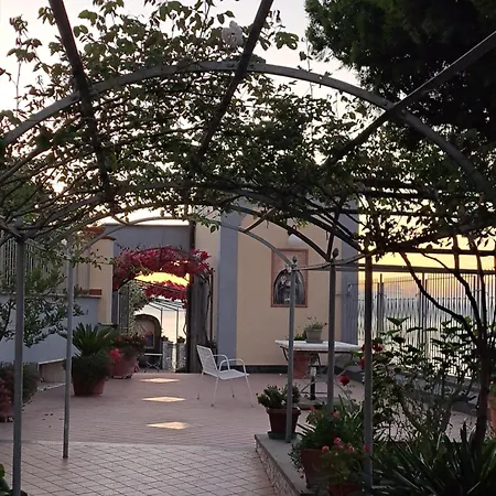Domus San Vincenzo Bed & Breakfast 3*
