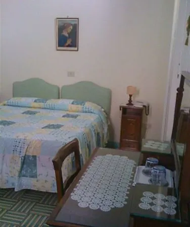 Domus San Vincenzo Bed & Breakfast 2*