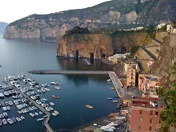 Domus San Vincenzo Bed & Breakfast 2*